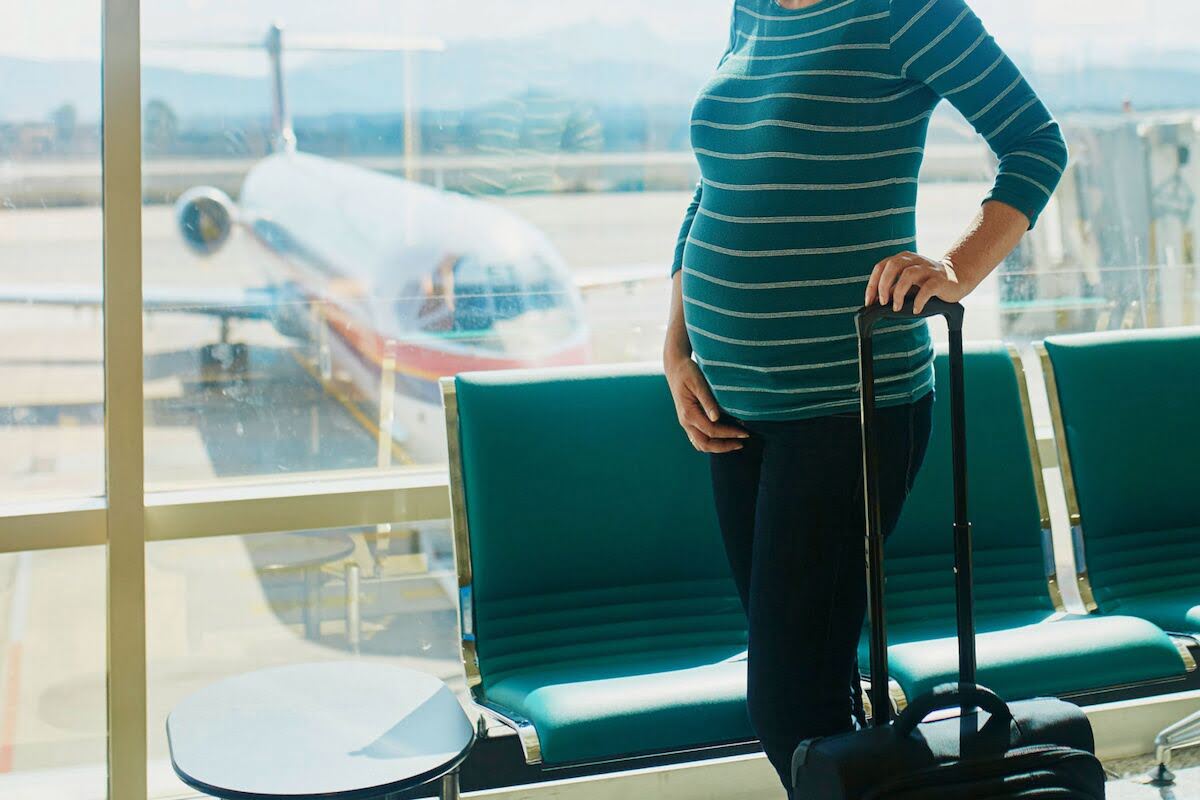 Bà bầu đi máy bay an toàn cho thai kỳ từ 14-32 tuần tuổi.